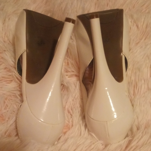Worthington White Faux Patent Leather Peep-Toe Platforms - Picture 3 of 5